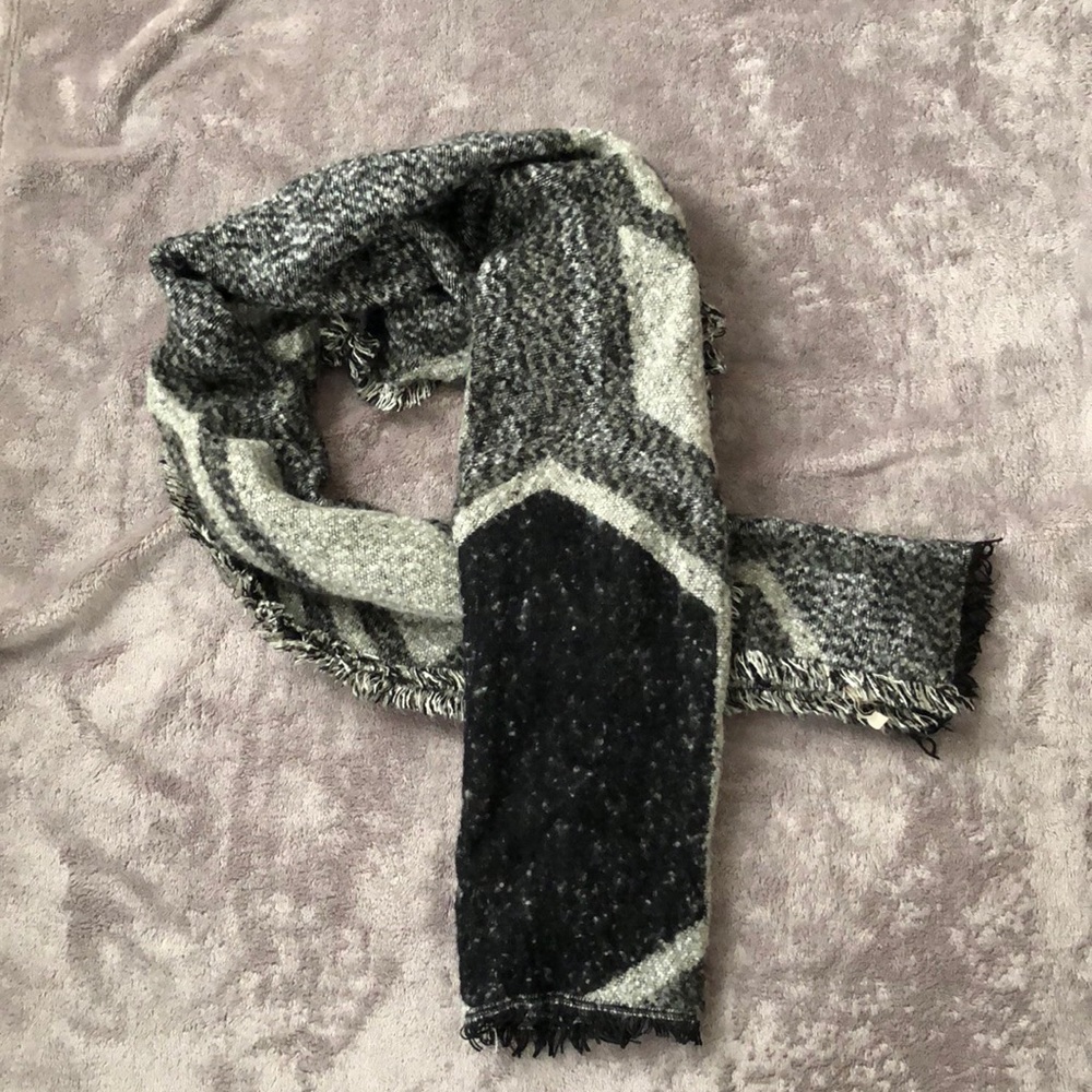 LOFT Outlet Gray Black Fringe Scarf